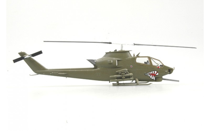 Сборная модель Собранная и покрашенная модель вертолёт AH-1F